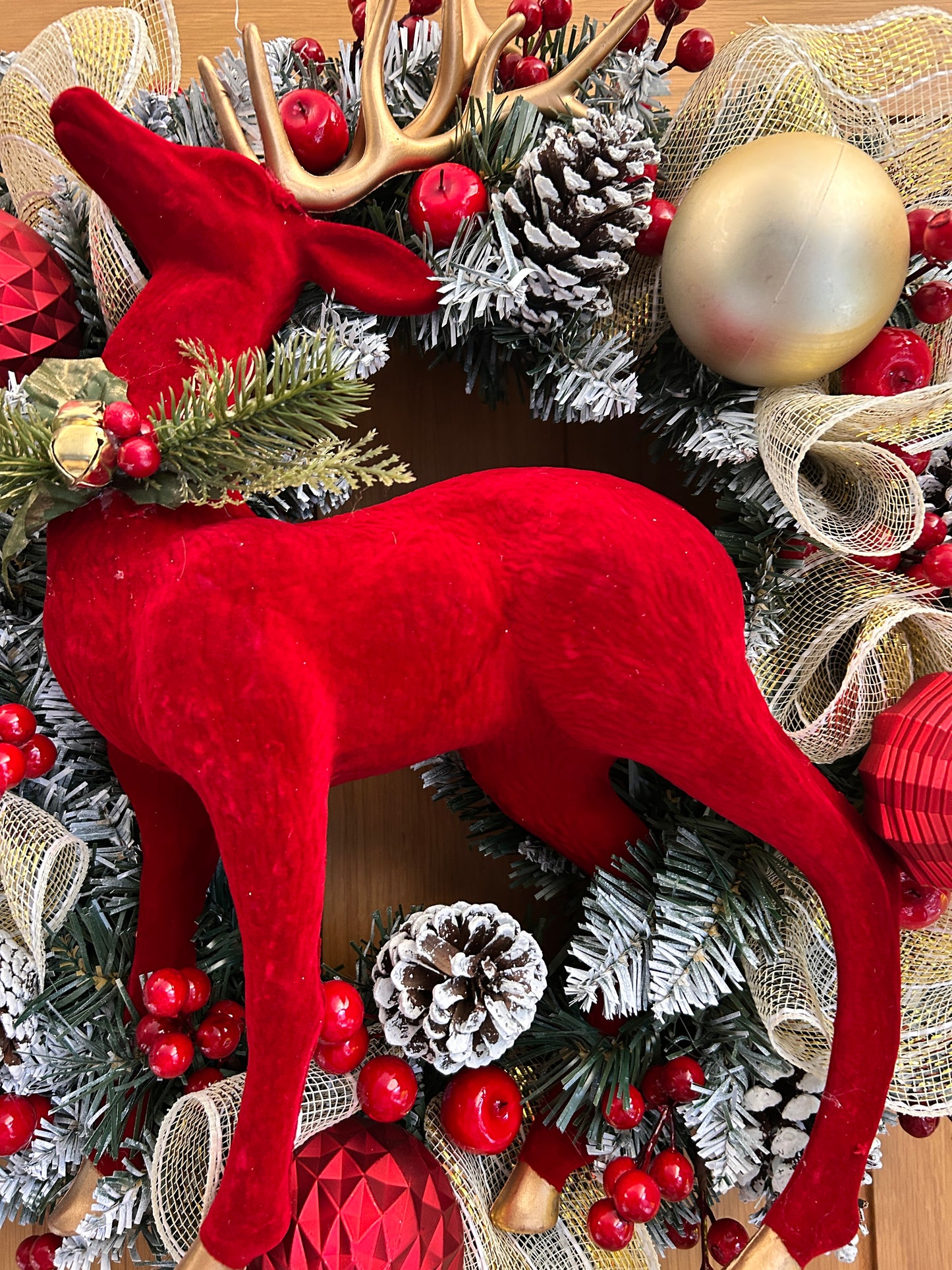Red stag wreath