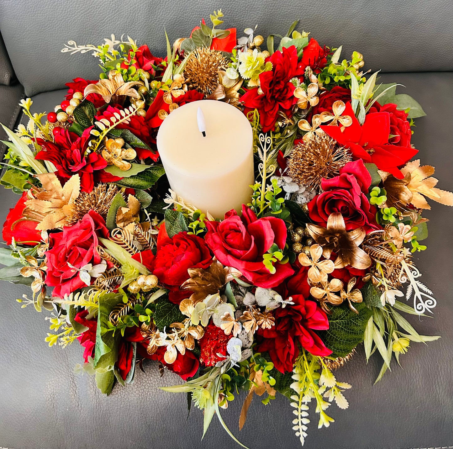 Table arrangement with battery operated candle