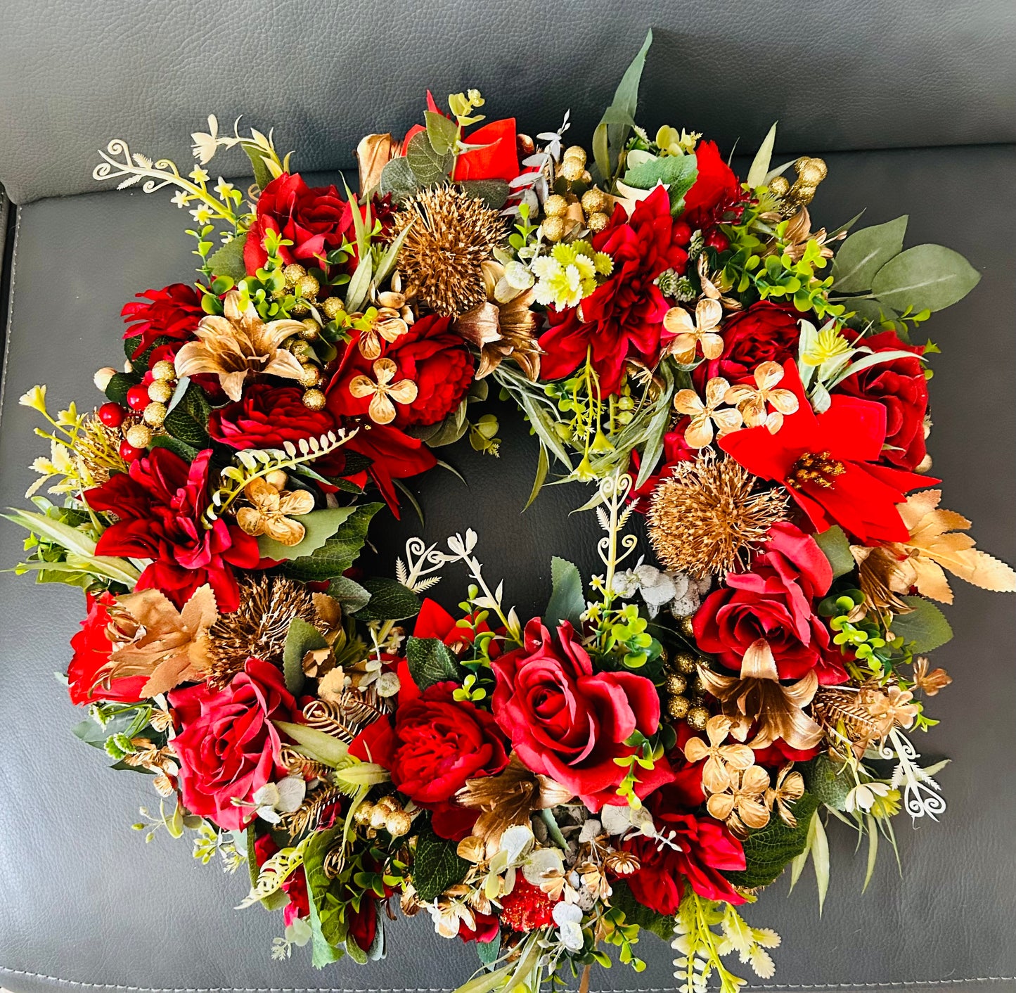 Table arrangement with battery operated candle