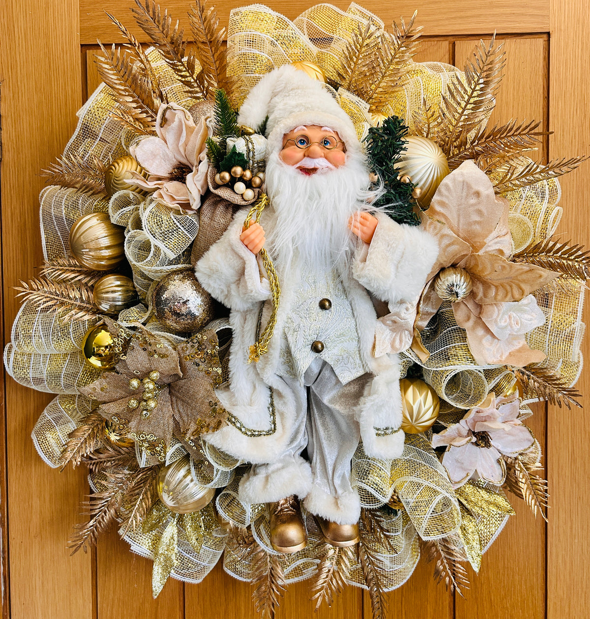 Gold Santa wreath 70cm