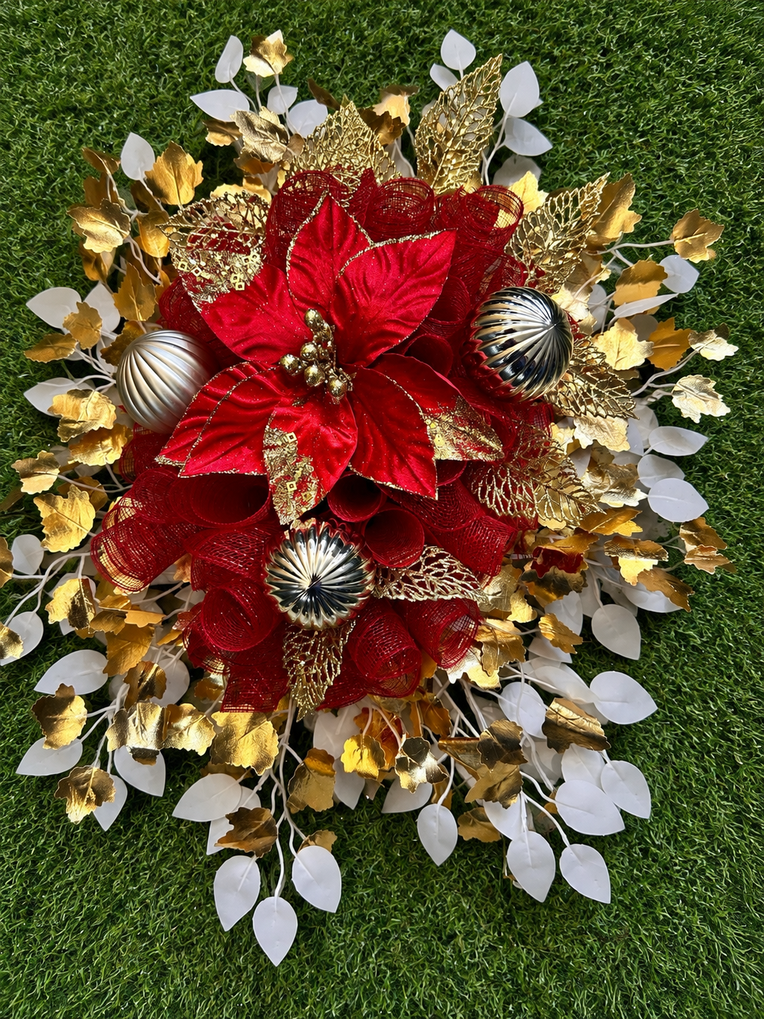 Tree topper red and gold